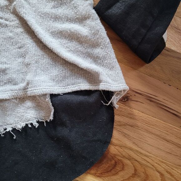 LOVE Culture Raw Edge Oversized Cropped Top Medium - Picture 4 of 9